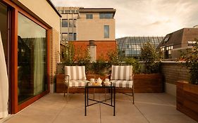 9Hotel Chelton